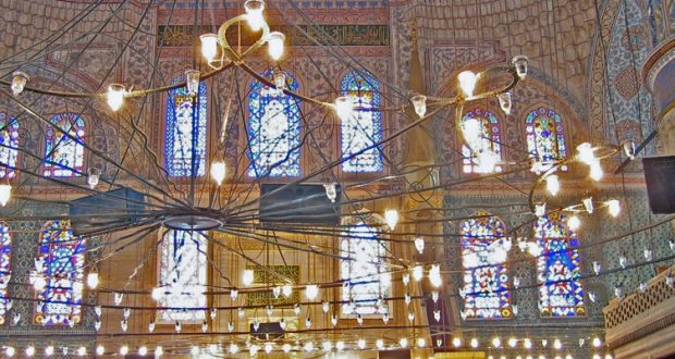 Błękitne witraże meczetu Sułtana Ahmeda
