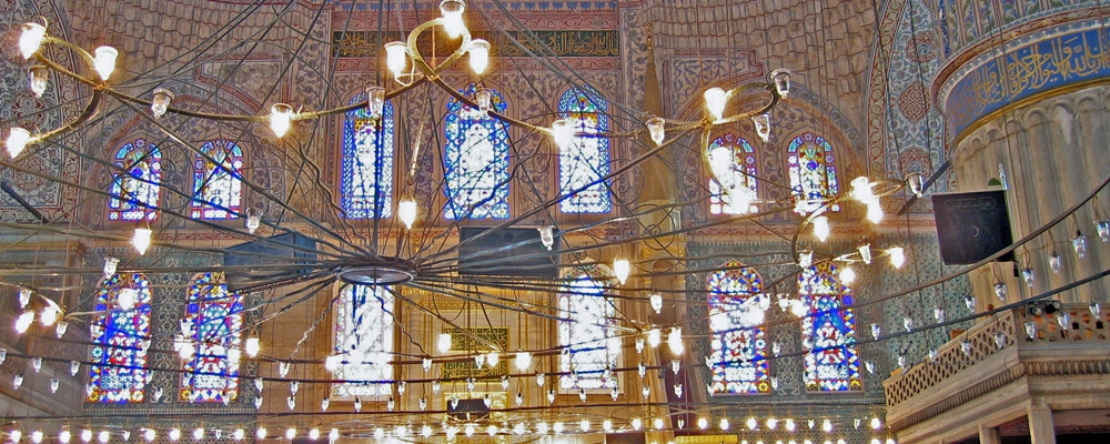 Błękitne witraże meczetu Sułtana Ahmeda