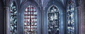 Upiorne witraże Wim’a Delvoye’a